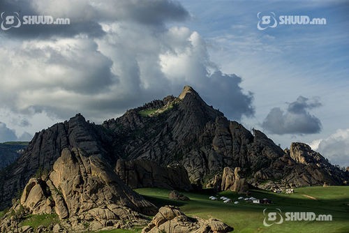 Сонгино түүхээр хадан хясаанд авирсан хоёр хүүхэд амиа алджээ